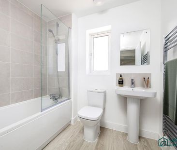 3 bedroom end of terrace house to rent - Photo 2