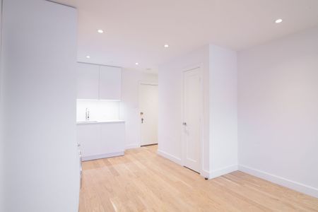 4745 Queen Mary Road - Photo 3