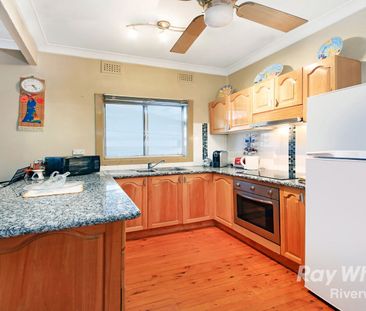 Three Bedroom House with Solar System For Leasing Now! - Photo 2