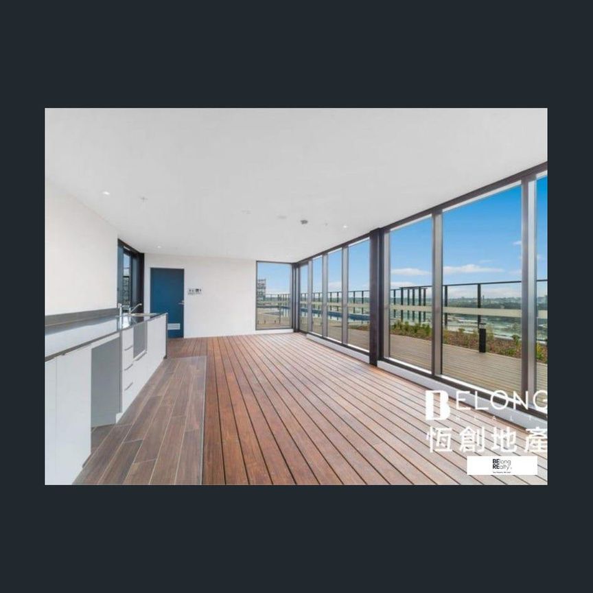 Duplex apartment with 3 bedrooms & 2 balconies - Available Now! - Photo 1