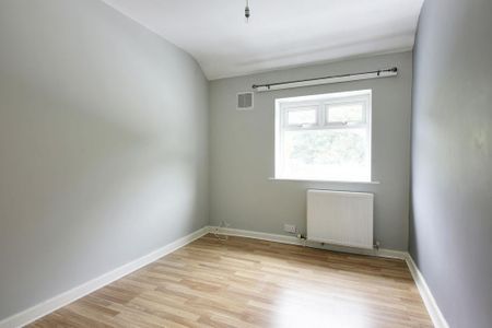 3 bedroom end of terrace house to rent - Photo 4