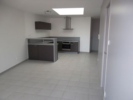 Location Appartement 2 pièces 51m² CHARLIEU 42190 - Photo 3