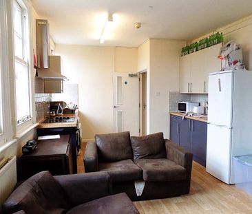 3 bedroom flat to rent - Photo 1