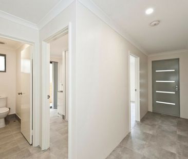 Spacious Family Home Close to Parks & Shops - Photo 6