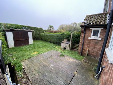 2 bedroom terraced house to rent - Photo 2