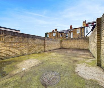 Inverness Road, Hounslow, TW3 - Photo 6