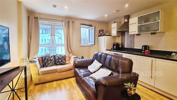 Studio to rent - Photo 1