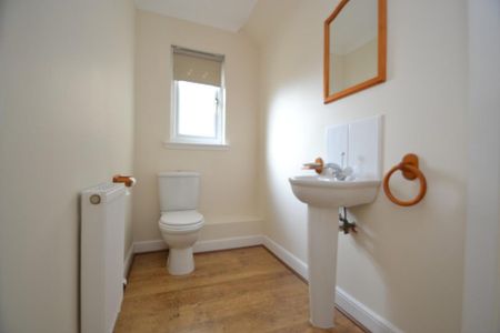 4 bedroom detached house to rent - Photo 2