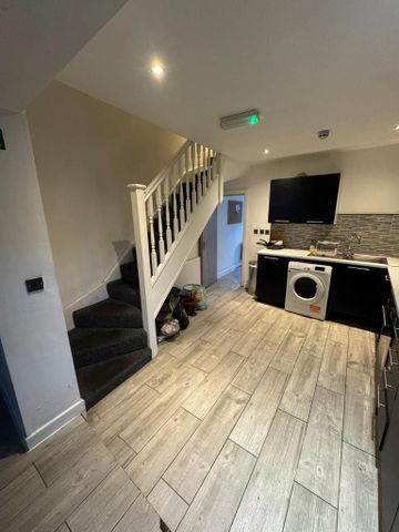 1 bedroom in a house share to rent - Photo 5