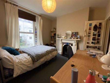6 bedroom terraced house to rent - Photo 4