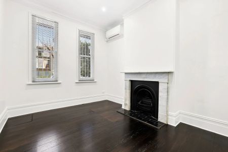 A sophisticated newly renovated terrace home located in a prime city-fringe location - Photo 3