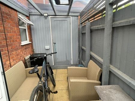 PETERBOROUGH - Photo 5