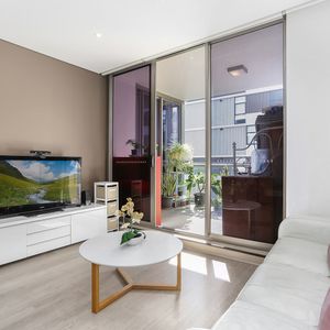 545/10 Victoria Park Parade, Zetland NSW 2017 - Apartment For Rent | Domain - Photo 2