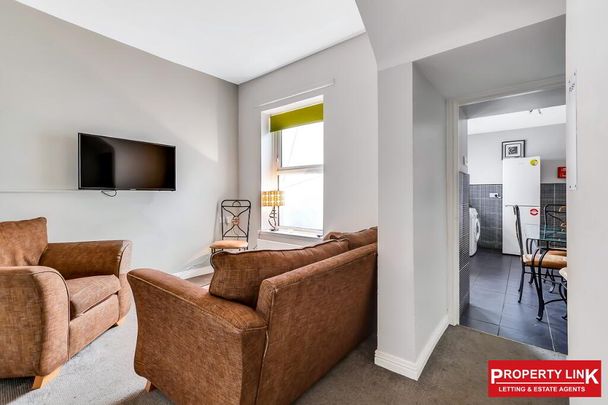 STUDENT ACCOMMODATION, 3 Mountjoy Terrace, Mature Students, Derry/Londonderry, BT48 7LF - Photo 1