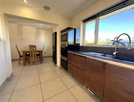 1 Bedroom Semi Detached Available Arranging tenancy - Photo 3