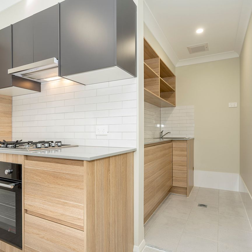 “Inspiring Design with Loads of Space & Street Appeal!” - Photo 1