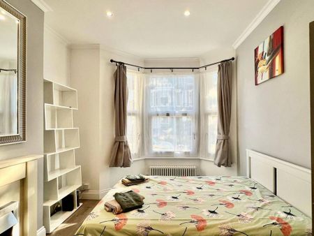 4 bedroom terraced house to rent - Photo 5