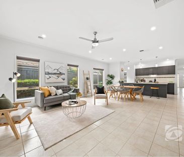 SPACIOUS FAMILY LIVING IN A CONVENIENT PAKENHAM LOCATION - Photo 2