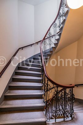 Klassische Altbauwohnung, komplett ausgestattet, mit 2 Balkonen, in Hamburg-Eppendorf - Photo 1