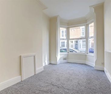 5 Bed Terraced House, Myrtle Avenue, NG7 - Photo 1