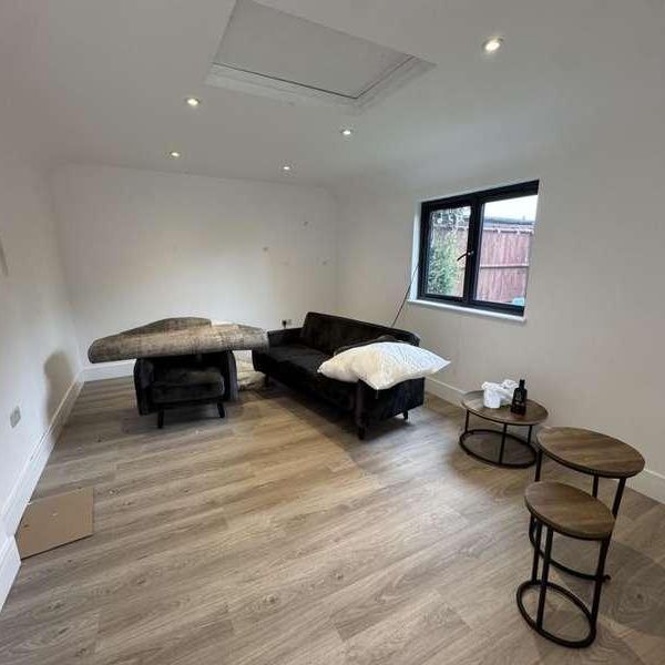 Victoria Road, Windsor, SL4 - Photo 1