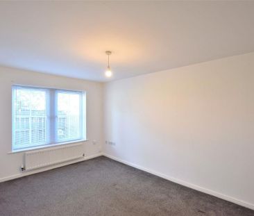 3 bedroom end of terrace house to rent - Photo 2