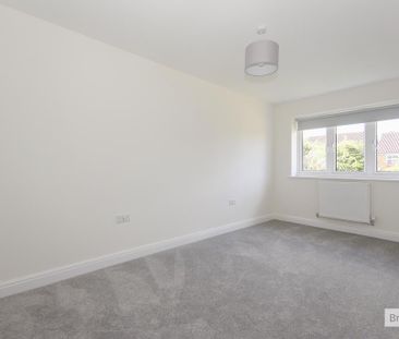 3 bedroom end of terrace house to rent - Photo 2