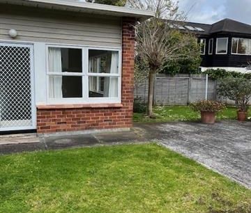 1 BEDROOM - L0NG DRIVE - REAR UNIT - Photo 2