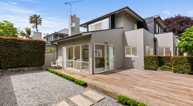 Executive Family Living - Photo 1