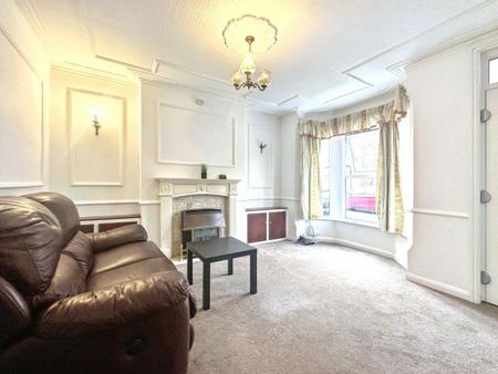 2 bedroom semi-detached house to rent - Photo 4