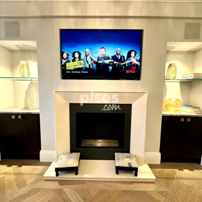 Apartamento en alquiler en Calle de la Mina, 39 - Photo 1