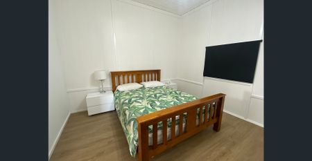 3 BED + FULLY FURNISHED - Photo 5