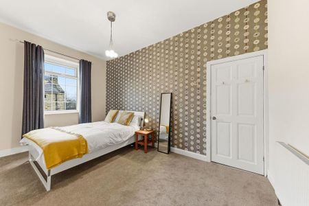 4 bedroom end of terrace house to rent - Photo 3