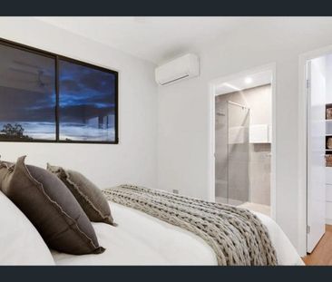 Contemporary Living in Tranquil Complex | Airconditioning + Courtyard - Photo 6