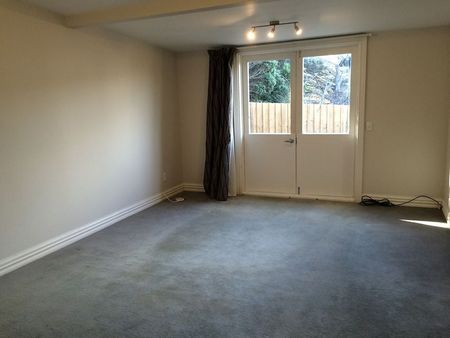 Charming 5BR in Hataitai w/ Deck & Garden - Photo 2