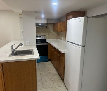 For Lease - 31 Harbourtown Crescent, Brampton, Ontario - Photo 5