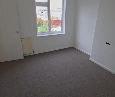 4 bedroom semi-detached house to rent - Photo 4