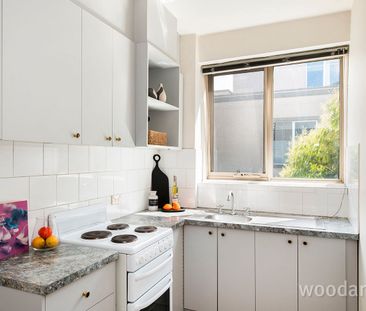 Bright and Versatile Apartment in Prime Hawthorn Location - Photo 3