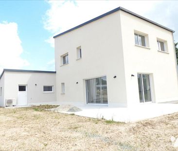 MAYENNE- Maison neuve, libre au 1 juillet de 5 chambres dont une de plain pied. - Photo 1