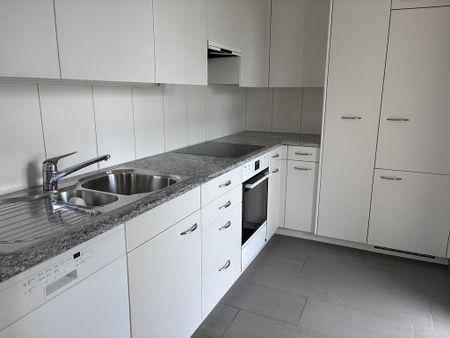 4 1/2-Zimmerwohnung mit 2 Nasszellen und Balkon - Foto 3