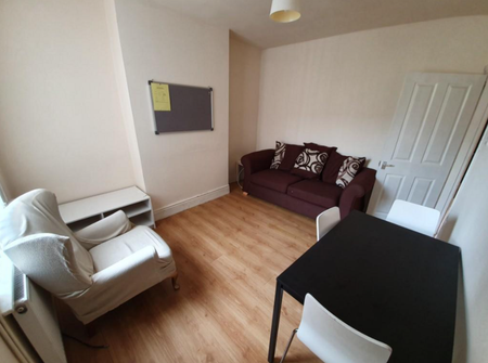 3 Bed Student Accommodation - Photo 3