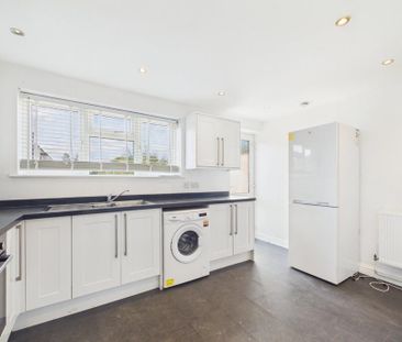 3 bedroom end of terrace house to rent - Photo 3
