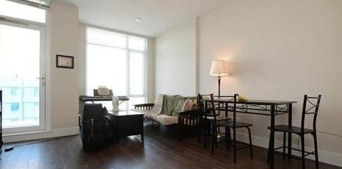 The Mondrian: Modern studio apartment - Photo 2