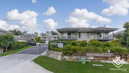 3 Bedroom Townhouse - Photo 3