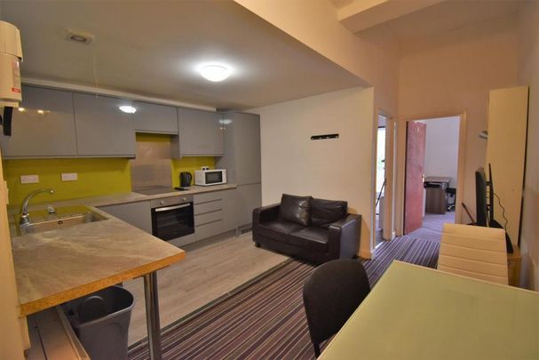 4 bedroom private hall to rent - Photo 1