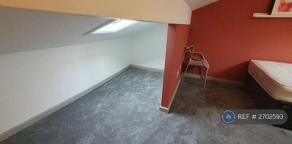 1 bedroom in a house share to rent - Photo 2