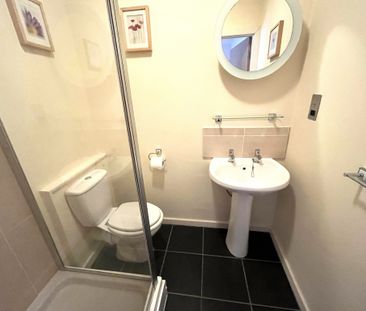 New Hall Lane, Preston - Photo 6