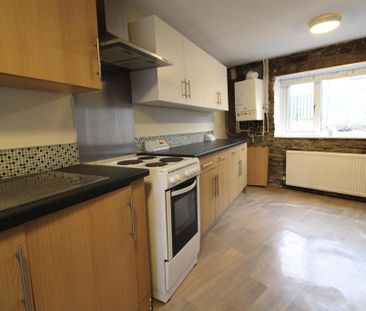 3 bedroom end of terrace house to rent - Photo 4