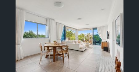 Modern Lakeside Luxury with Expansive Views - Photo 2