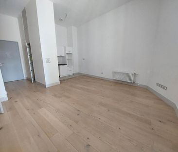 location Appartement F2 DE 49.9m² À LYON - Photo 1